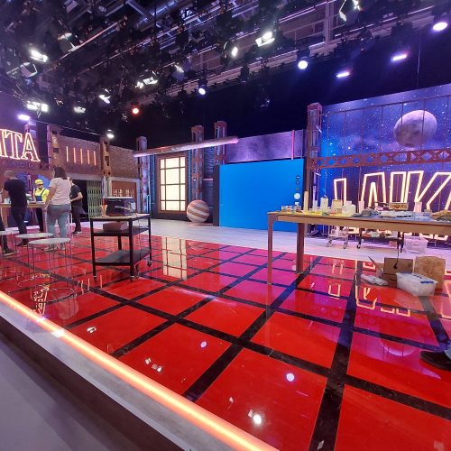 Montaje nuevo decorado de Órbita Laika en RTVE